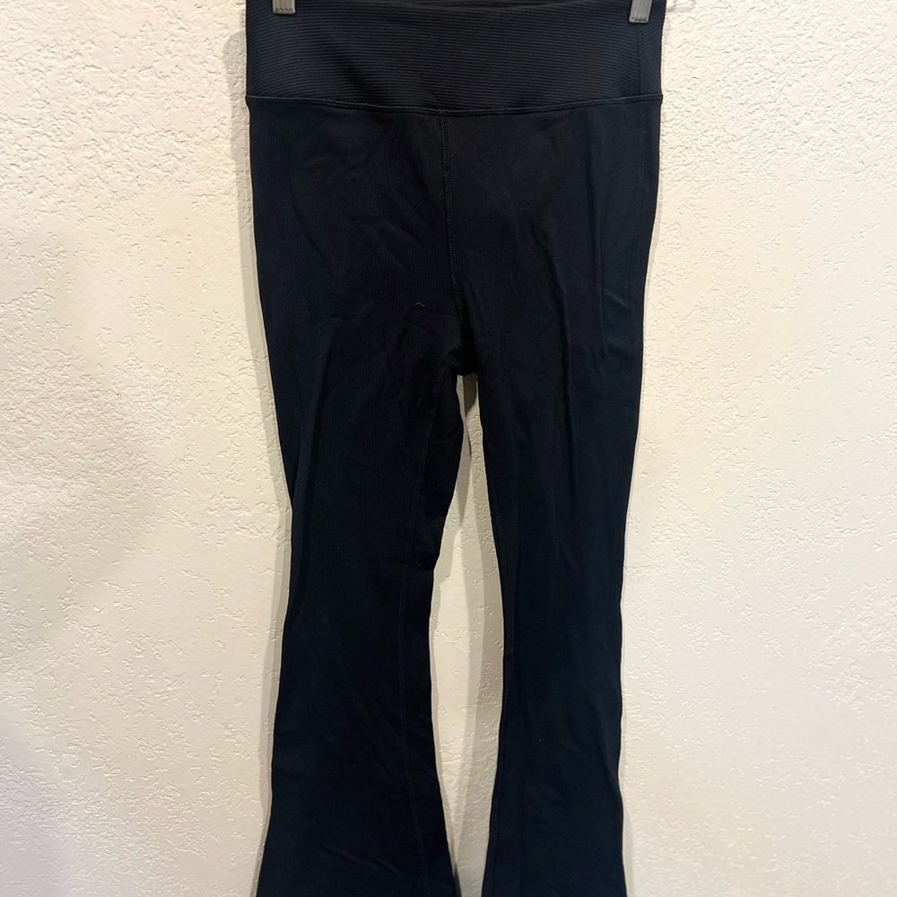 Mono B Black Ribbed Flare Leggings – Size M